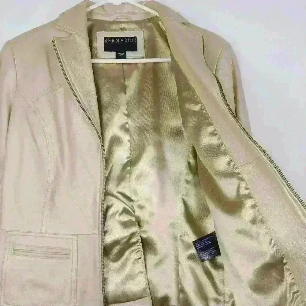 Bernardo Women's Leather Jacket Sz Small - Picture 3 of 16